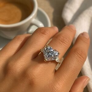 Pretty Bird Heart-Cut Ring – Gold Plated with Brilliant Simulated Diamond